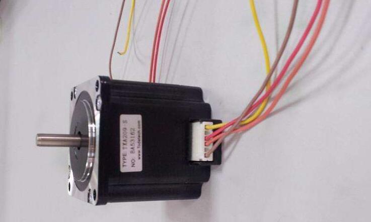 [步進電機驅(qū)動器]步進電機驅(qū)動器可以通過單片機控制脈沖信號帶嗎？